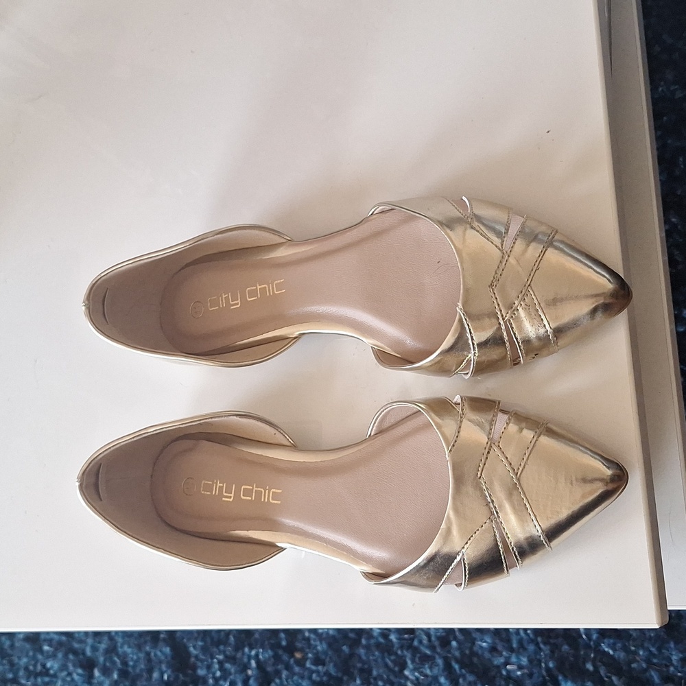 City Chic - Clara gold flat NEW size 10